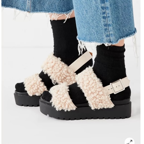 Urban Outfitters Lexi Sherpa sandals - Picture 3 of 7